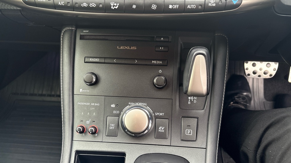 Lexus CT 200h 1.8 F-Sport 5dr CVT Auto Hybrid Hatchback - Image 34