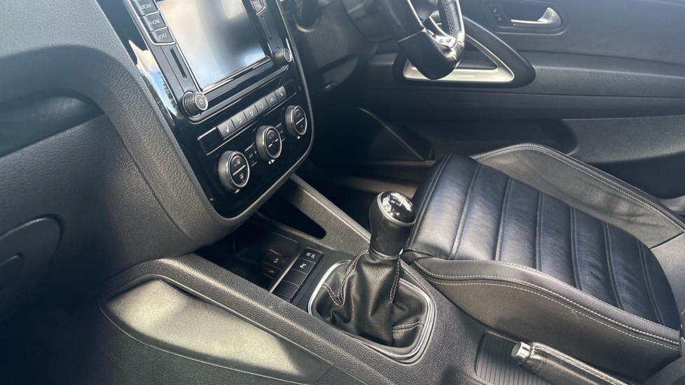Volkswagen Scirocco 2.0 TDi BlueMotion Tech R-Line Black Edition 3dr Diesel Coupe - Image 13