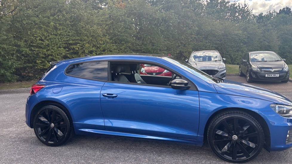 Volkswagen Scirocco 2.0 TDi BlueMotion Tech R-Line Black Edition 3dr Diesel Coupe - Image 23