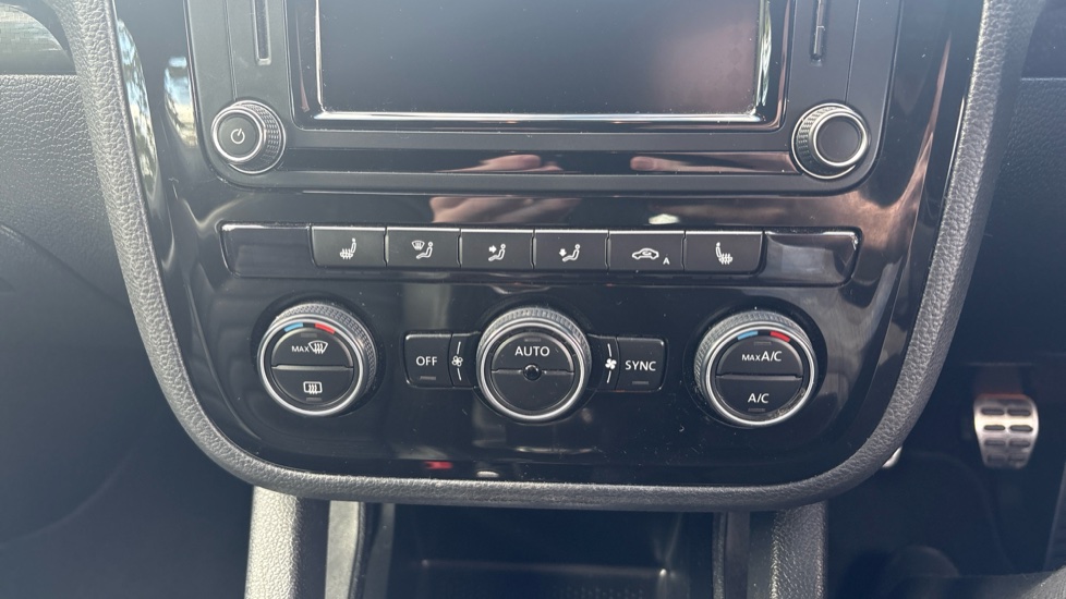 Volkswagen Scirocco 2.0 TDi BlueMotion Tech R-Line Black Edition 3dr Diesel Coupe - Image 37