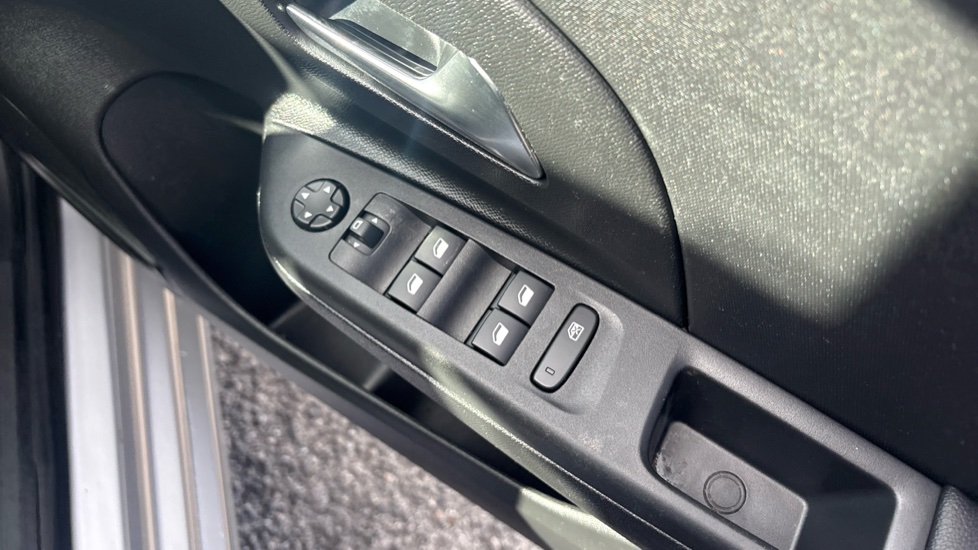 Vauxhall Corsa 1.2 Design 5dr Petrol Hatchback - Image 30