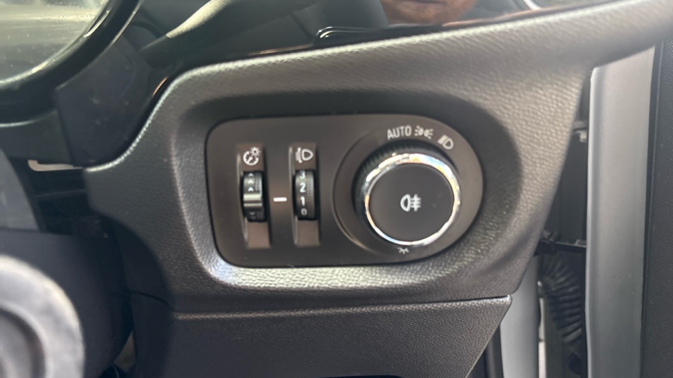 Vauxhall Corsa 1.2 Design 5dr Petrol Hatchback - Image 31