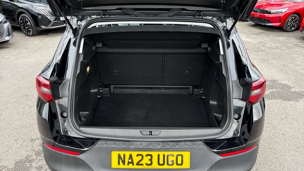Vauxhall Grandland 1.2 Turbo Design 5dr Petrol Hatchback - Image 4
