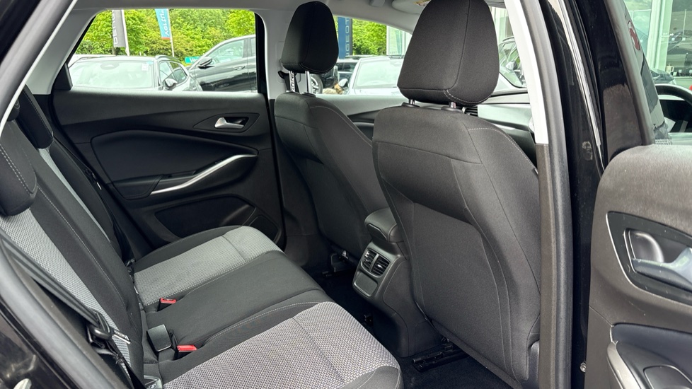 Vauxhall Grandland 1.2 Turbo Design 5dr Petrol Hatchback - Image 16