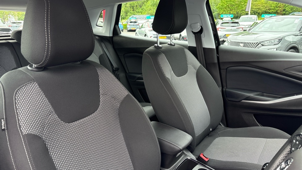 Vauxhall Grandland 1.2 Turbo Design 5dr Petrol Hatchback - Image 22