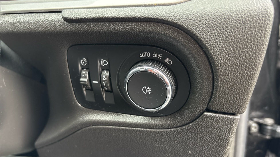 Vauxhall Grandland 1.2 Turbo Design 5dr Petrol Hatchback - Image 26