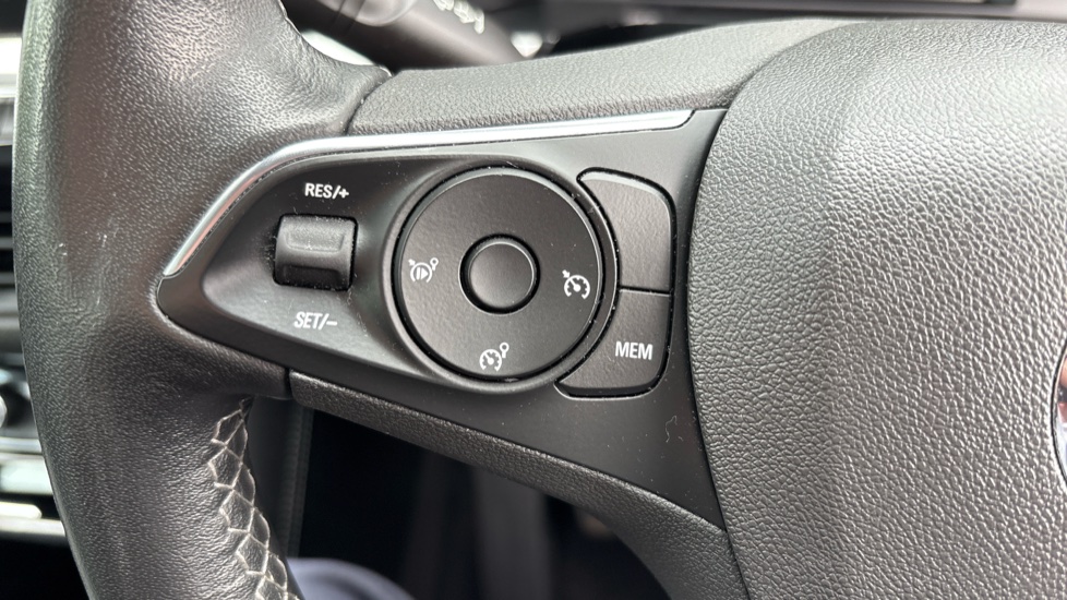 Vauxhall Grandland 1.2 Turbo Design 5dr Petrol Hatchback - Image 27