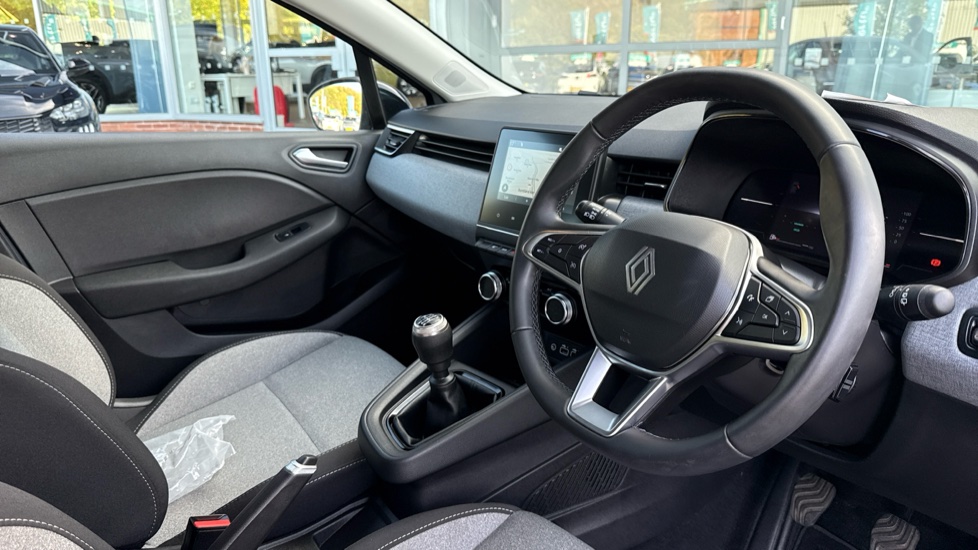 Renault Clio 1.0 TCe 90 Evolution 5dr Petrol Hatchback - Image 11