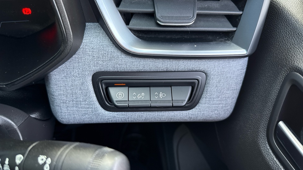 Renault Clio 1.0 TCe 90 Evolution 5dr Petrol Hatchback - Image 26