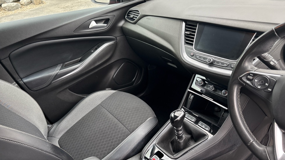 Vauxhall Grandland X 1.2 Turbo Griffin Edition 5dr Petrol Hatchback - Image 14