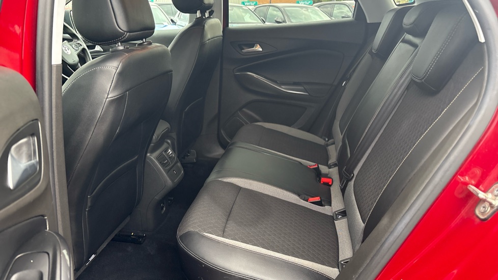 Vauxhall Grandland X 1.2 Turbo Griffin Edition 5dr Petrol Hatchback - Image 16