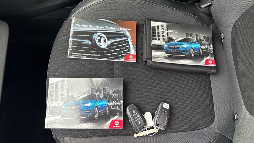 Vauxhall Grandland X 1.2 Turbo Griffin Edition 5dr Petrol Hatchback - Image 19