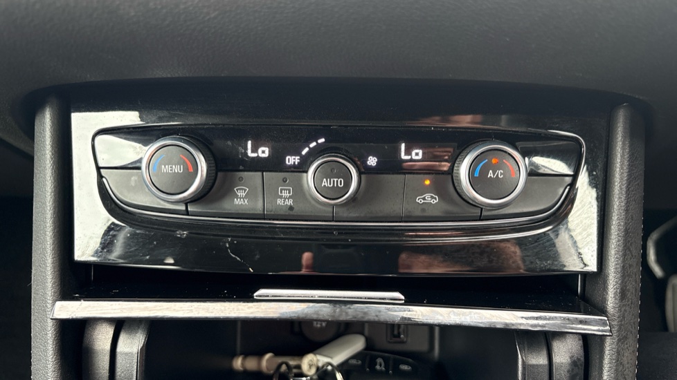 Vauxhall Grandland X 1.2 Turbo Griffin Edition 5dr Petrol Hatchback - Image 24
