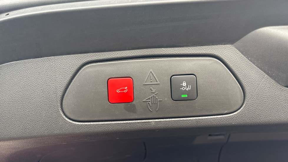 Vauxhall Grandland X 1.2 Turbo Griffin Edition 5dr Petrol Hatchback - Image 27