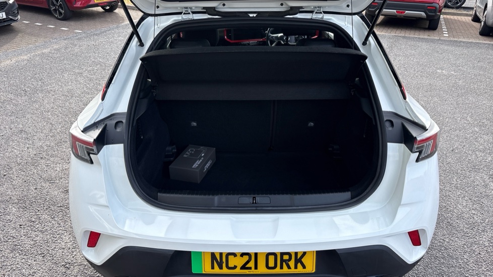 Vauxhall Mokka 100kW SRi Nav Premium 50kWh 5dr Auto Electric Hatchback - Image 4