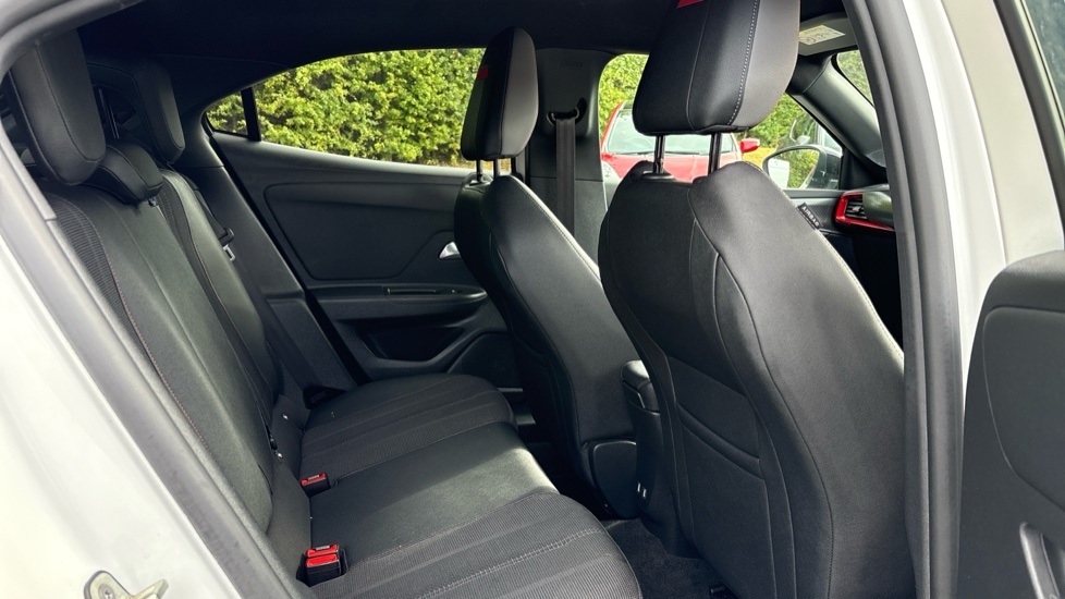 Vauxhall Mokka 100kW SRi Nav Premium 50kWh 5dr Auto Electric Hatchback - Image 16