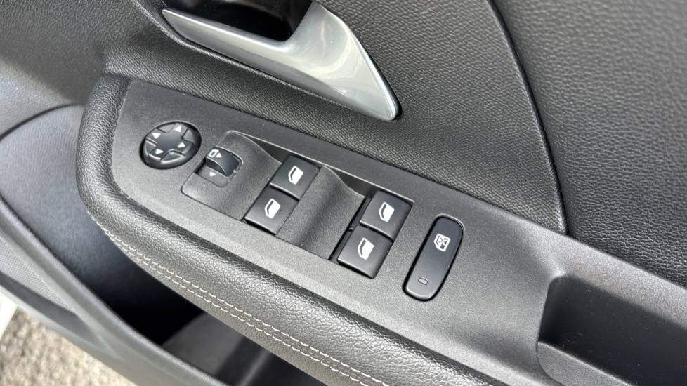 Vauxhall Mokka 100kW SRi Nav Premium 50kWh 5dr Auto Electric Hatchback - Image 24