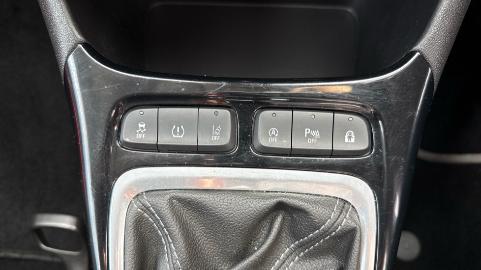 Vauxhall Crossland 1.2 SRi Nav 5dr Petrol Hatchback - Image 33