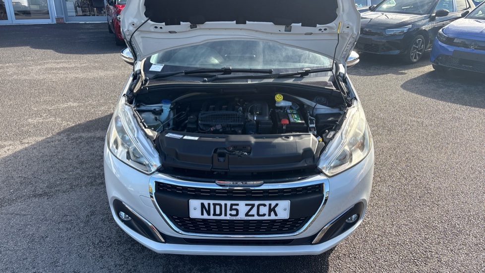 Peugeot 208 1.2 PureTech 82 Allure 5dr Petrol Hatchback - Image 8
