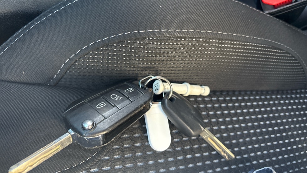 Peugeot 208 1.2 PureTech 82 Allure 5dr Petrol Hatchback - Image 20