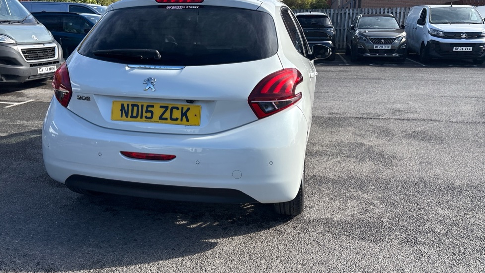 Peugeot 208 1.2 PureTech 82 Allure 5dr Petrol Hatchback - Image 23