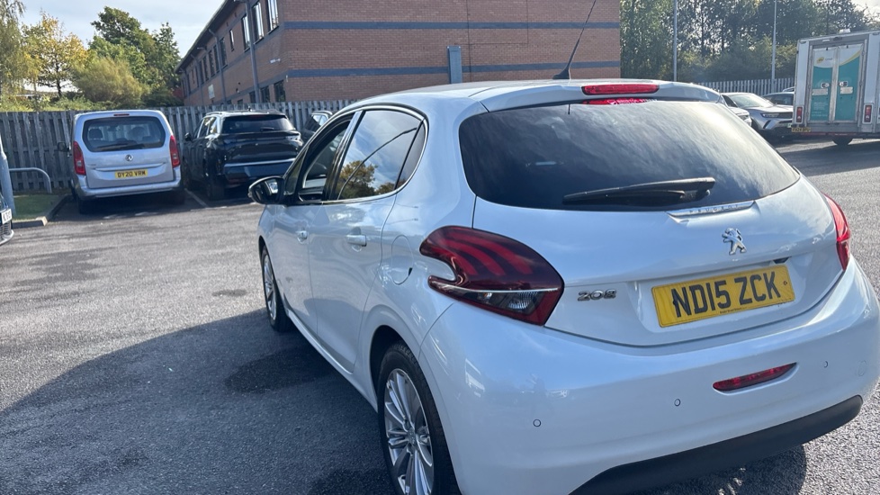 Peugeot 208 1.2 PureTech 82 Allure 5dr Petrol Hatchback - Image 24