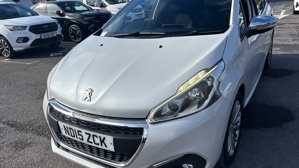 Peugeot 208 1.2 PureTech 82 Allure 5dr Petrol Hatchback - Image 27