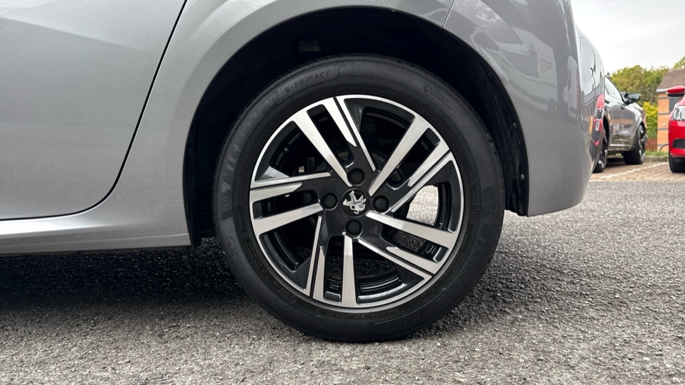 Peugeot 208 1.2 PureTech Active Premium + 5dr Petrol Hatchback - Image 7