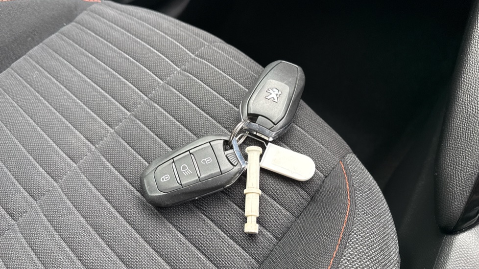 Peugeot 208 1.2 PureTech Active Premium + 5dr Petrol Hatchback - Image 20