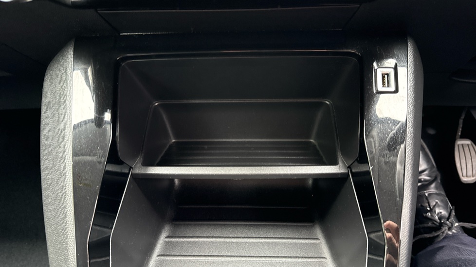 Peugeot 208 1.2 PureTech Active Premium + 5dr Petrol Hatchback - Image 32