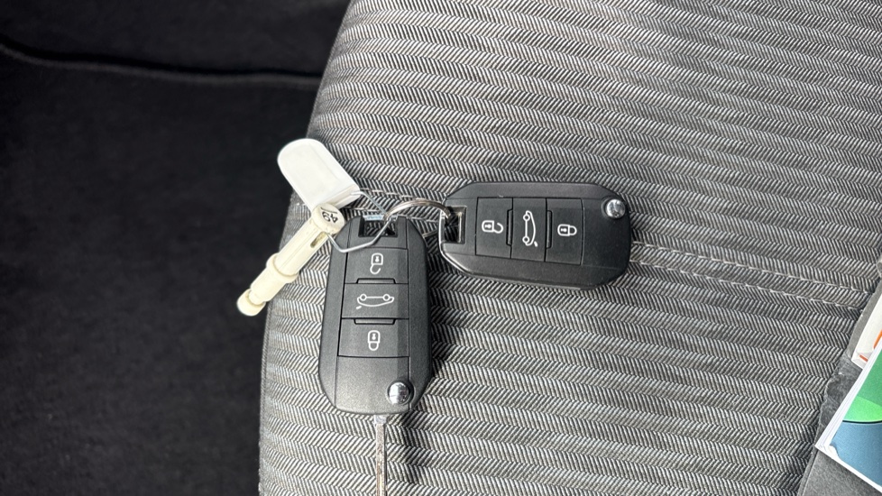 Vauxhall Corsa 1.2 Design 5dr Petrol Hatchback - Image 20