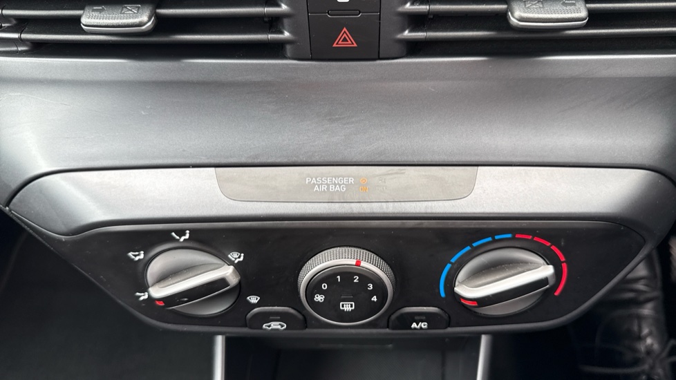 Hyundai i20 1.0T GDi 48V MHD SE Connect 5dr Petrol Hatchback - Image 27
