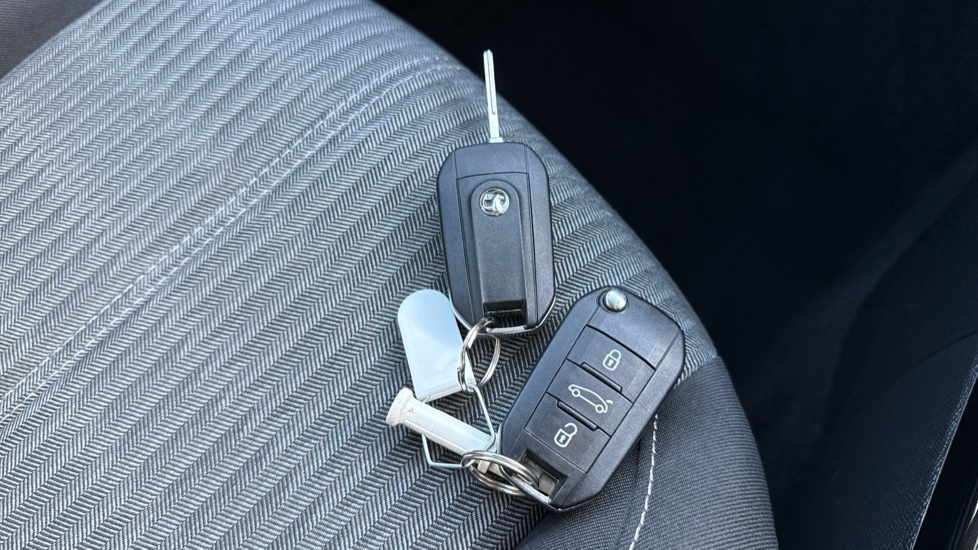 Vauxhall Corsa 1.2 Design 5dr Petrol Hatchback - Image 20