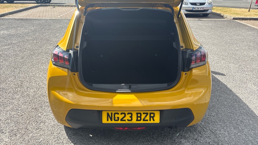 Peugeot 208 1.2 PureTech Active Premium + 5dr Petrol Hatchback - Image 4