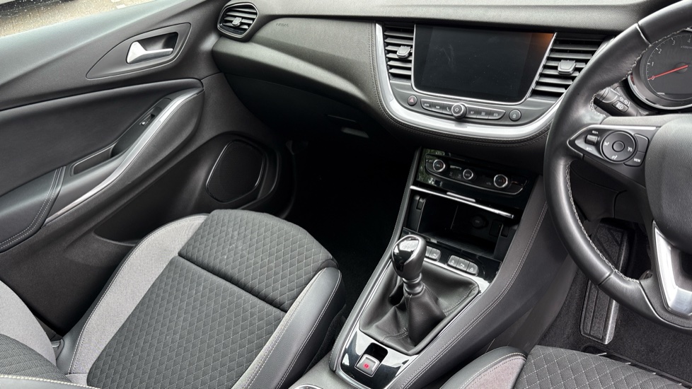 Vauxhall Grandland X 1.2 Turbo SRi Nav 5dr Petrol Hatchback - Image 14