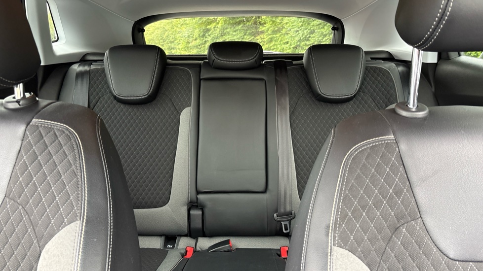 Vauxhall Grandland X 1.2 Turbo SRi Nav 5dr Petrol Hatchback - Image 15