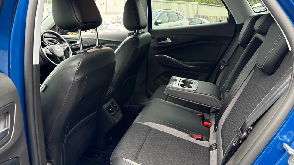 Vauxhall Grandland X 1.2 Turbo SRi Nav 5dr Petrol Hatchback - Image 16