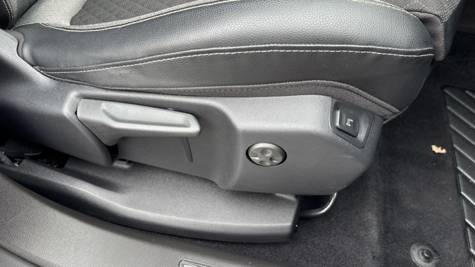 Vauxhall Grandland X 1.2 Turbo SRi Nav 5dr Petrol Hatchback - Image 24