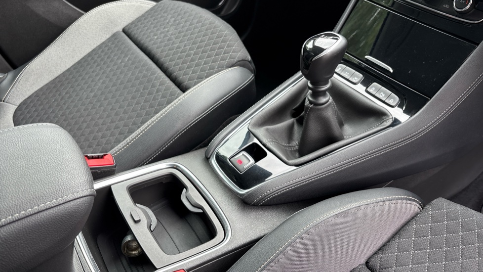 Vauxhall Grandland X 1.2 Turbo SRi Nav 5dr Petrol Hatchback - Image 26