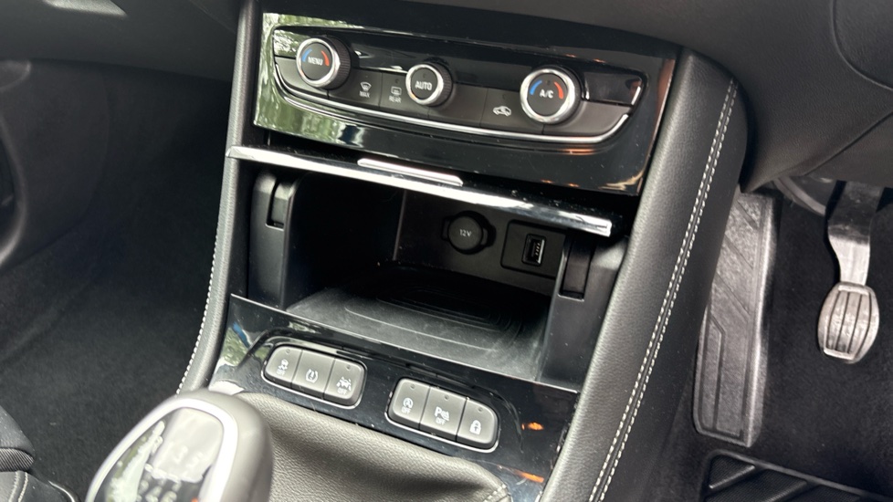 Vauxhall Grandland X 1.2 Turbo SRi Nav 5dr Petrol Hatchback - Image 27