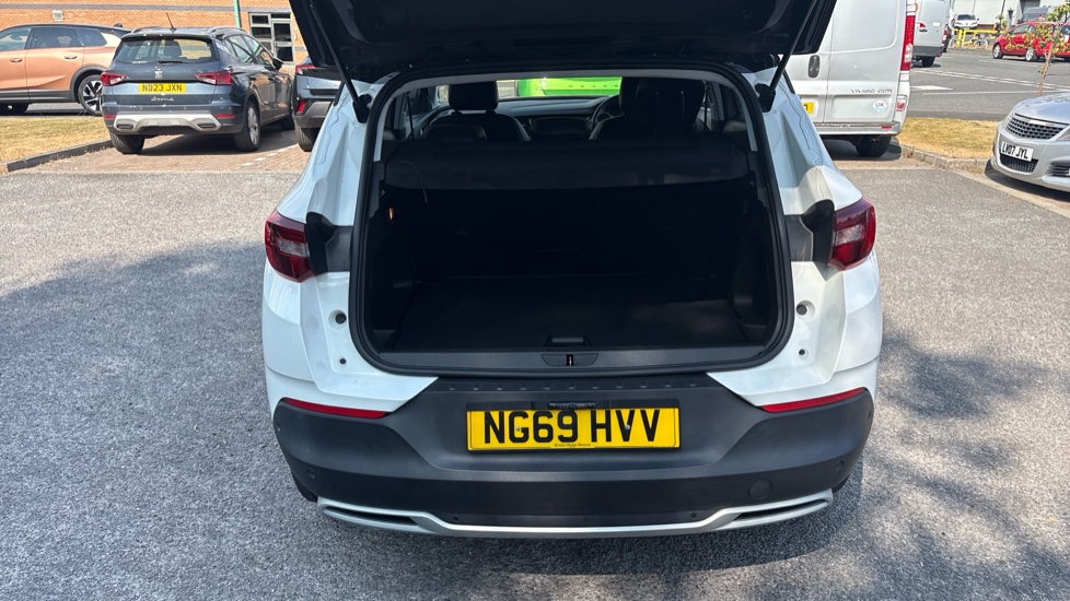 Vauxhall Grandland X 1.2 Turbo SRi Nav 5dr Petrol Hatchback - Image 4