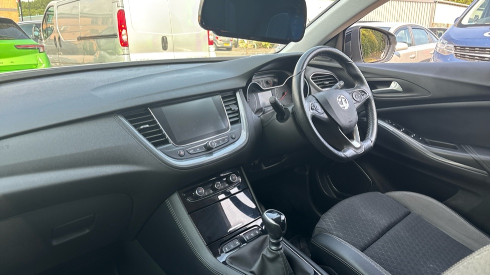 Vauxhall Grandland X 1.2 Turbo SRi Nav 5dr Petrol Hatchback - Image 9