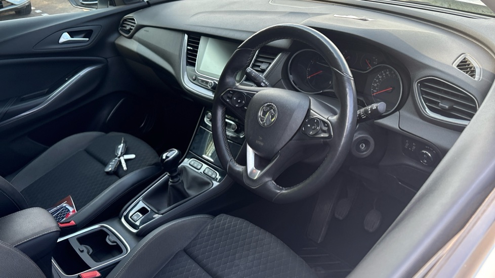 Vauxhall Grandland X 1.2 Turbo SRi Nav 5dr Petrol Hatchback - Image 11