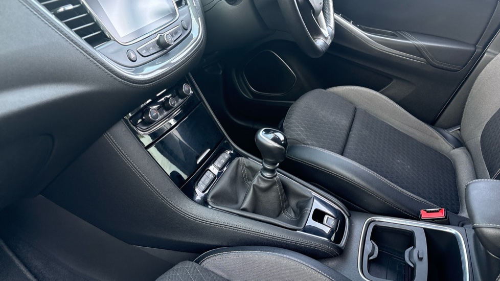 Vauxhall Grandland X 1.2 Turbo SRi Nav 5dr Petrol Hatchback - Image 13