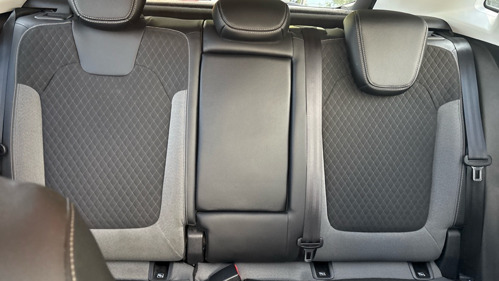 Vauxhall Grandland X 1.2 Turbo SRi Nav 5dr Petrol Hatchback - Image 15