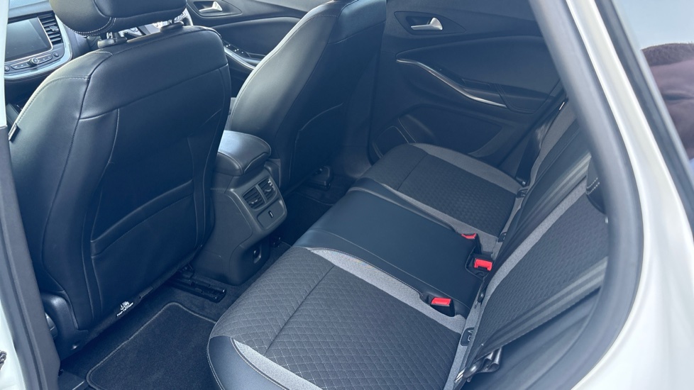 Vauxhall Grandland X 1.2 Turbo SRi Nav 5dr Petrol Hatchback - Image 16