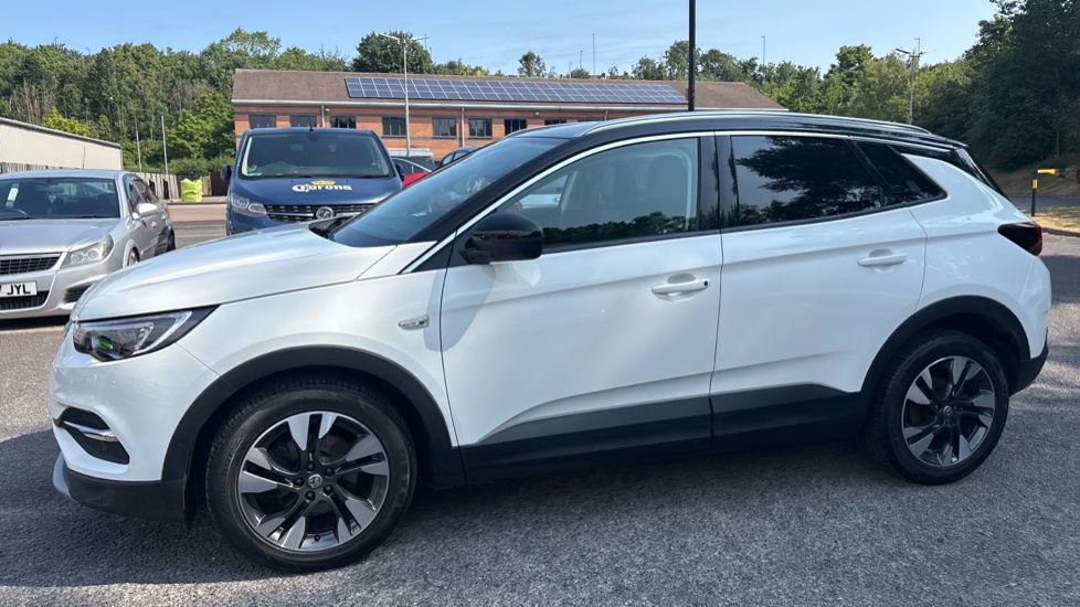 Vauxhall Grandland X 1.2 Turbo SRi Nav 5dr Petrol Hatchback - Image 25