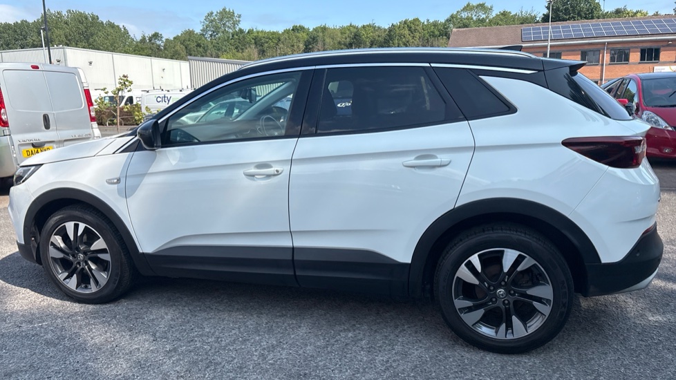 Vauxhall Grandland X 1.2 Turbo SRi Nav 5dr Petrol Hatchback - Image 26