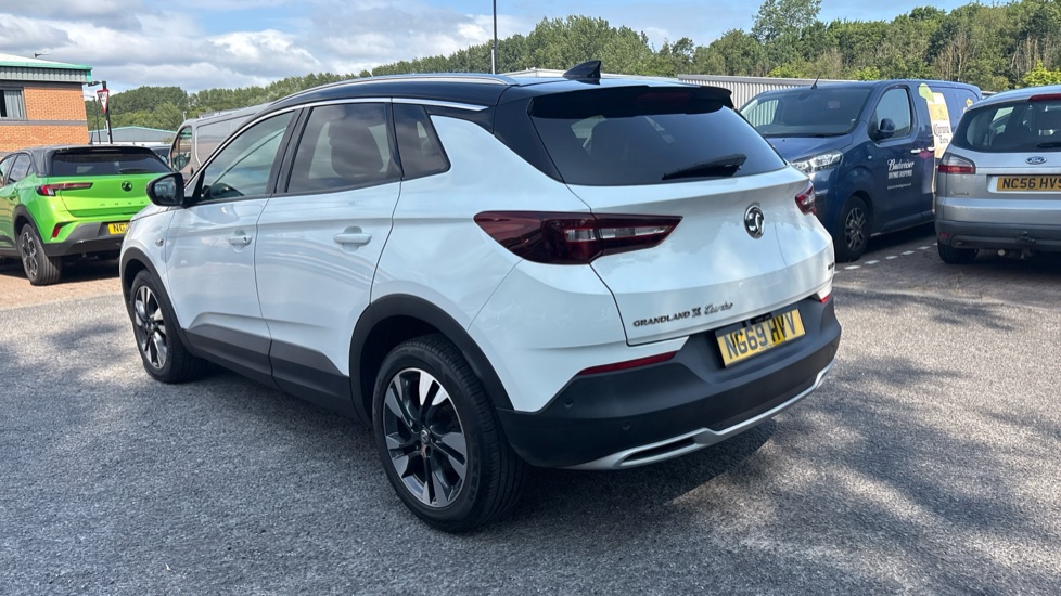 Vauxhall Grandland X 1.2 Turbo SRi Nav 5dr Petrol Hatchback - Image 27