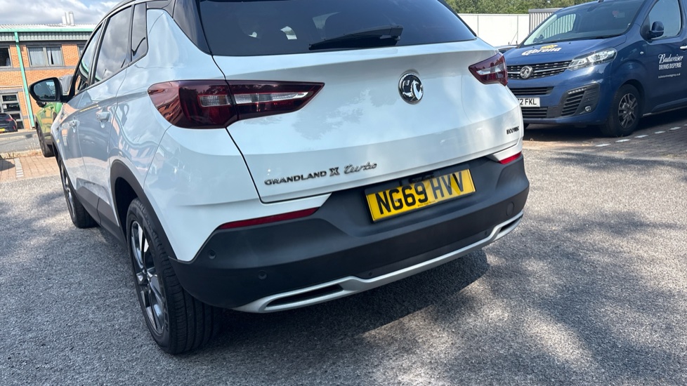 Vauxhall Grandland X 1.2 Turbo SRi Nav 5dr Petrol Hatchback - Image 28